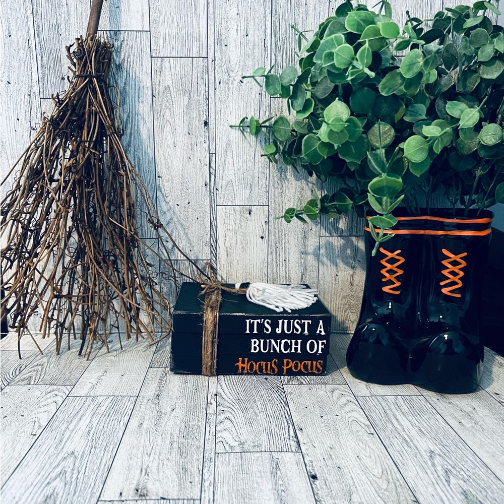 Hocus Pocus book stack